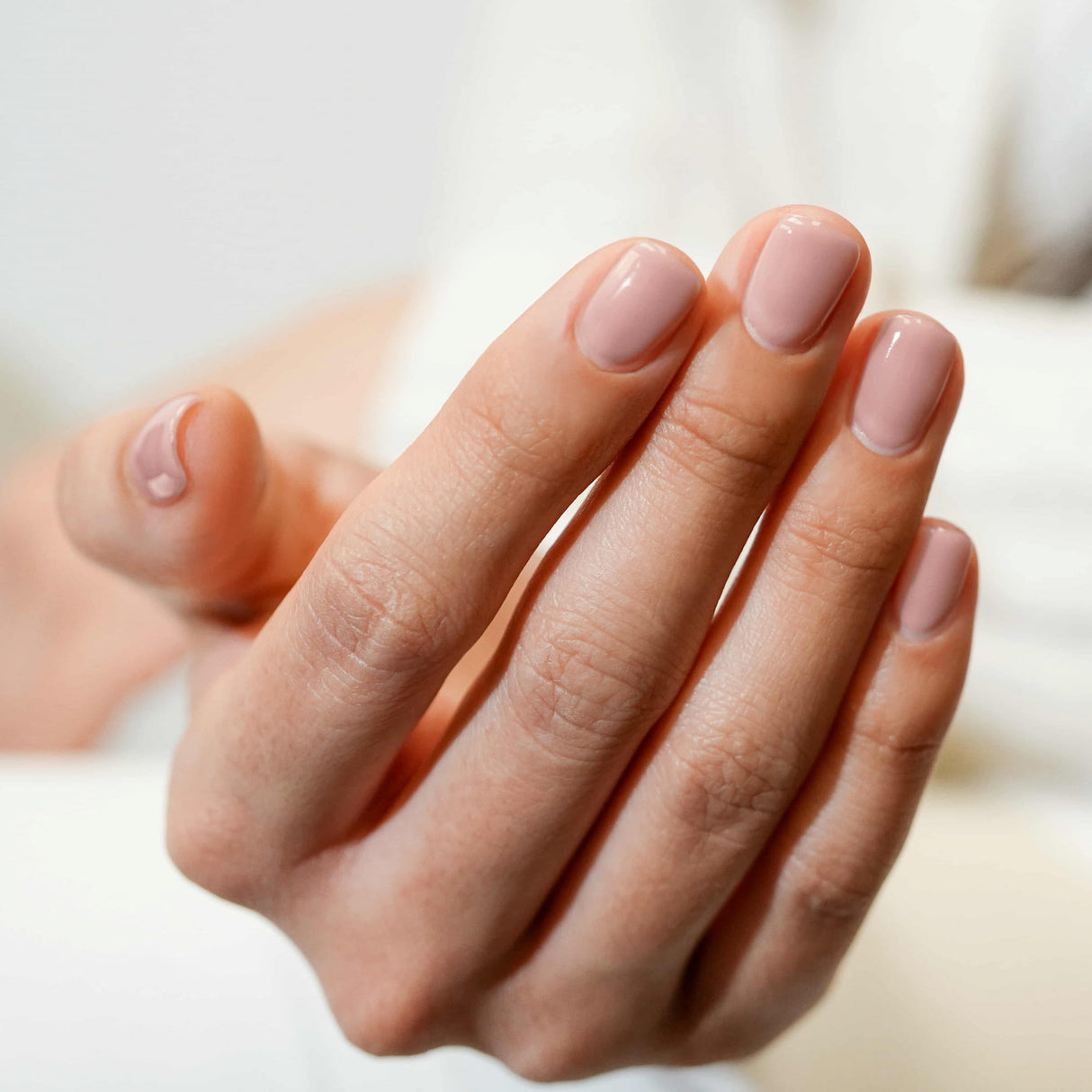 Gelish Brush On Builder Gel - Mauve Nude 15ml 0.5oz Hand Showing Colour